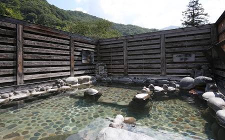 天空露天風呂 石の湯